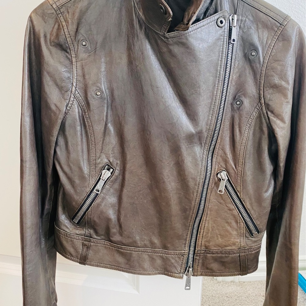 Vince’s leather cropped jacket - Picture 6 of 8